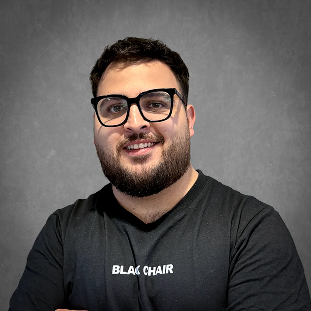 Federico, barbero en Black Chair General Paz